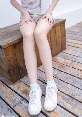 打烊后仅剩二人的沙龙