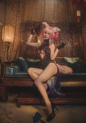 男子被扇耳光后连续打女子头